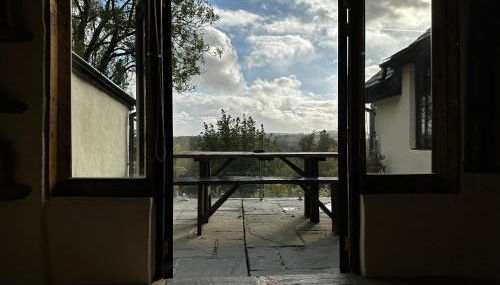 Coed Y Ddraig - themed 3 bedroom cottage, with bar & pool table - Foto 3