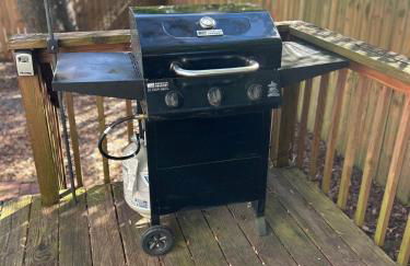 Under the Oaks, A Downtown Hidden Gem - Foto 17