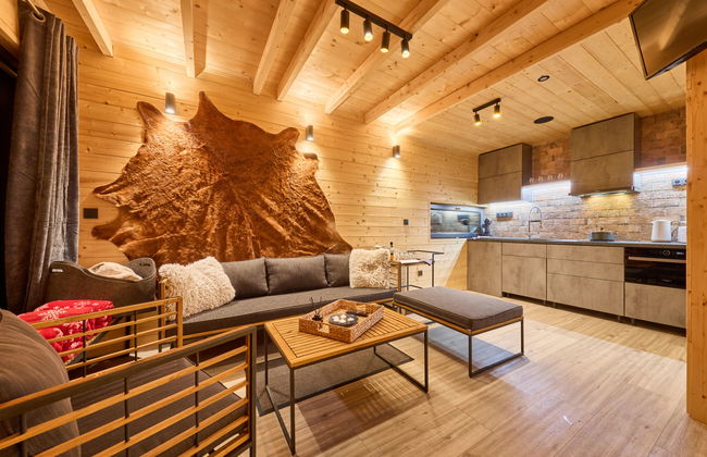 Luxe Timber Lodge & Pet Retreat - Photo 2