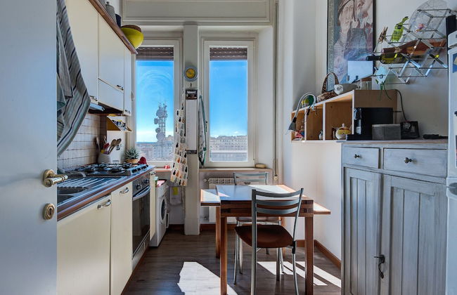 Bright Panorama Apartment - Photo 4