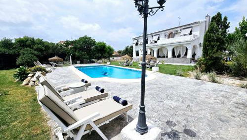 White Paradise Villa - Sol y Luz - by SunCastle apartamentos - Foto 3, Garden, sunbed, Garden view