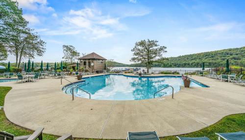 Epic Views and Pool Access! Gem on Big Boulder Lake - Foto 2