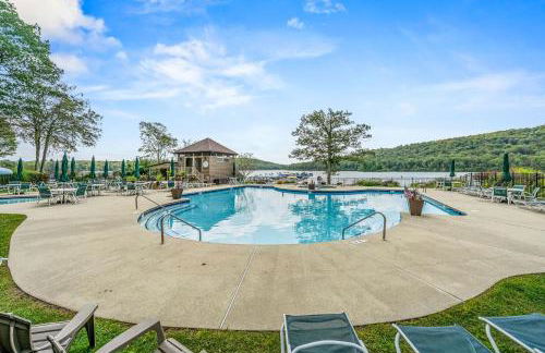 Epic Views and Pool Access! Gem on Big Boulder Lake - Foto 2