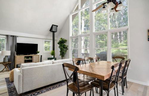 Modern Cabin w Hot Tub & Indoor Pool Gym Access! - Foto 11