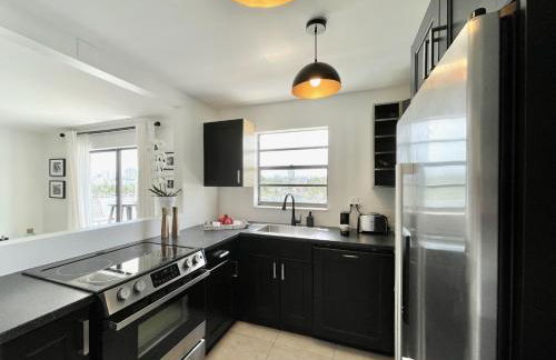 Large 1 bedroom apartment with free private parking - Foto 3