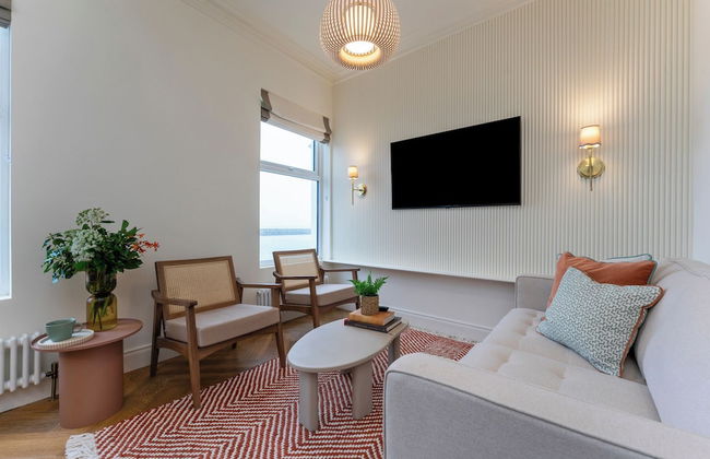 Modern 2-bed Apartment - Sleeps 6 - Seafront View - Foto 5