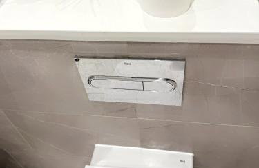 Stylish Luxury New Built Apartment - Photo 11