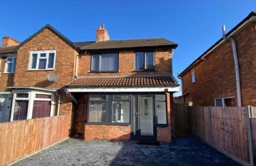 Heartland House, 7 Spacious Bedrooms Sleeps 4 plus, near NEC, JLR,BHX - Foto 7