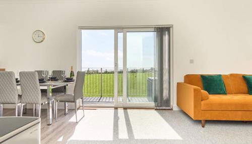 The Penthouse In Bonchurch By Greenstay Serviced Accommodation - Stunning 3 Bed Apt With Sea Views & Parking - Perfect for Families, Small Groups & Business Travellers - Dog Friendly - Fast Wi-Fi - 1000 Mbps - Close To Ventnor & Shanklin - 5 mins To Beach - Foto 4