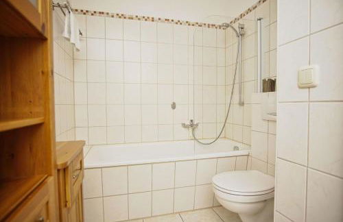 idyllsiche Lage, Ferienwohnung mit Terrasse, Meerblick - Haus Sonnenblume FeWo 04 - Photo 14