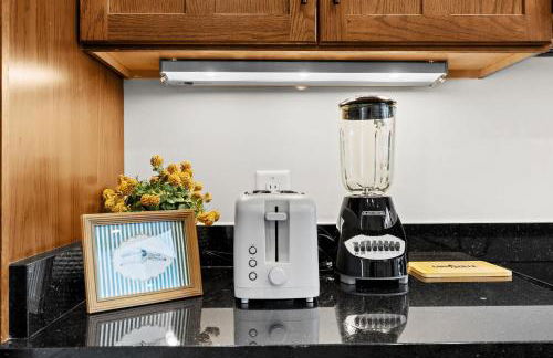 Exquisite Condo with Views in Trendy NuLu District - Foto 20