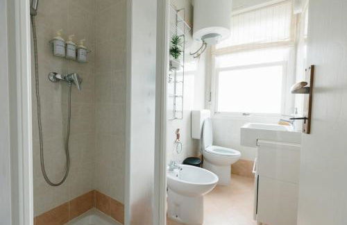 Appartamento fronte mare con terrazzo e parcheggio privato - Foto 15