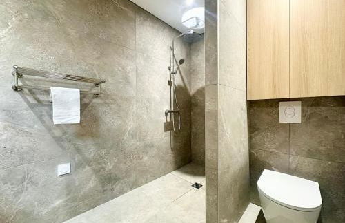 L'Île Mystique - Central - Parking Privé - Neuf - Clim - Foto 13