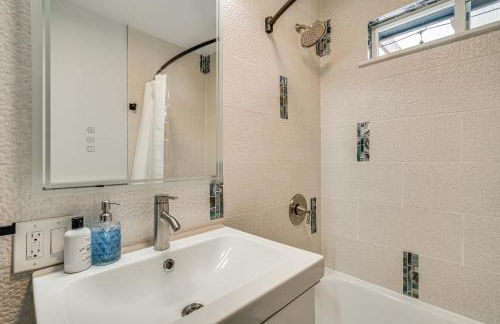 2 Blocks to Beach Park! World Cup HQ in Seattle - Foto 16