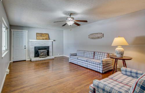 Peaceful Retreat with Private Hot Tub in New Albany - Foto 6