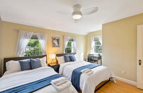 Beautiful 3BR 2BA Colonial House by CozySuites - Foto 1