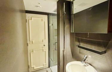 Elegant and Modern 3-Bedroom Victorian House in Westminster, London - Photo 18