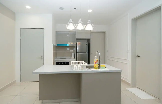 Cozy Skyline Retreat Trion KL - Level 63 - Foto 8