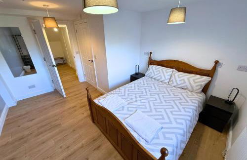 New 3 Bedroom Apartment Next to Station - Foto 1