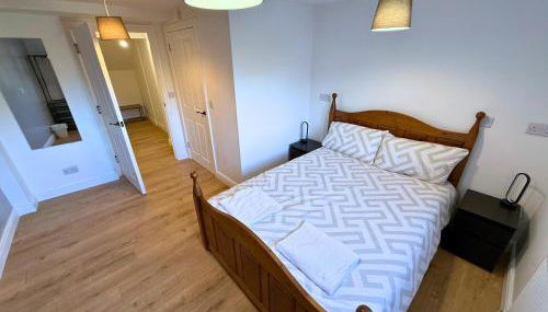 New 3 Bedroom Apartment Next to Station - Foto 1