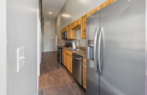 Rustic-Industrial Loft with Courthouse Views apts - Photo 16