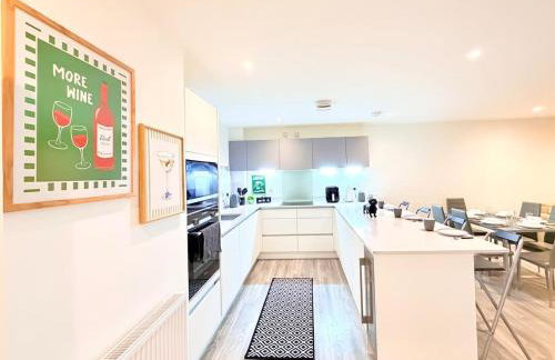 Modern and Spacious 3BR Flat W Balcony - Sleep 12 - Foto 22