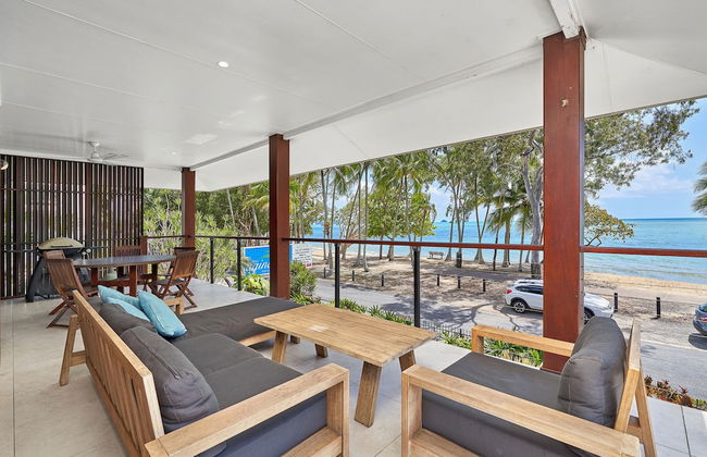 Reeflections Beachfront Holiday House - Photo 14