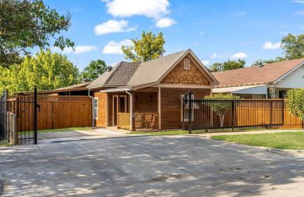 Stockyards 5 mins, New, Sleeps 8 Cedar House, TCU - Foto 37