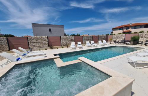 PINNA RESIDENCE - Datul - Foto 1