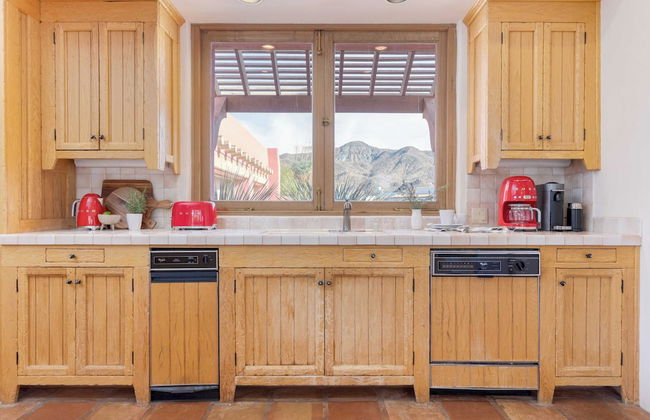 The Pond Estate by Avantstay Maximalist Designer Compound w/ 2 Casitas, Indoor + Outdoor Pools, Tennis Court, & Gorgeous Mountain Views 12k Sqft - Foto 51