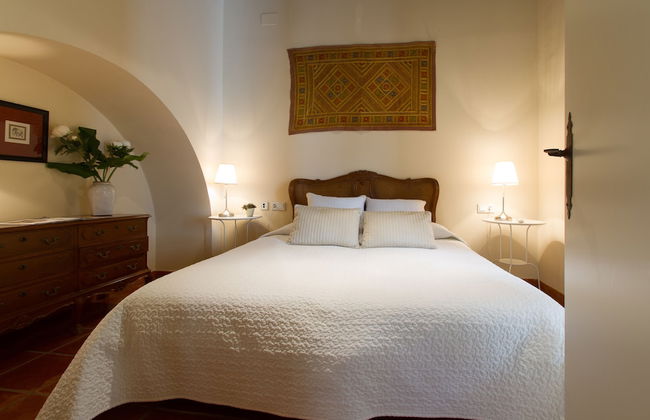 Apartamentos Los Patios de la Judería - Photo 23