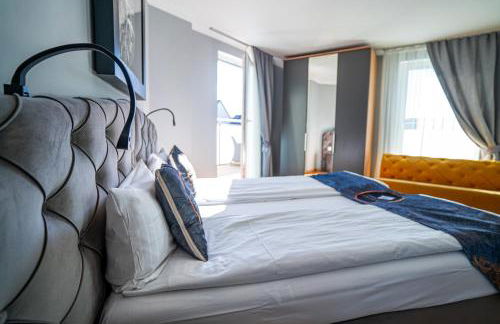 Boardinghouse City Home - Living - Photo 14