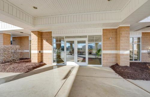 Marina, Pool and Balcony Modern Spring Lake Condo - Foto 19