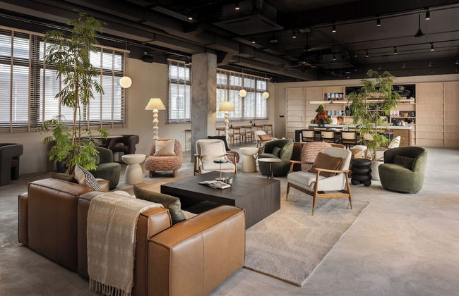 Alma House - Photo 2