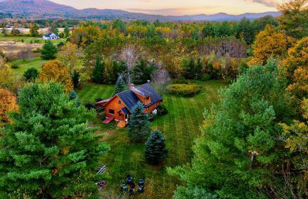 Aspen's Run: 3 br log cabin, wood stove, deck, firepit, window a/c by Stowe Country Homes - Foto 24