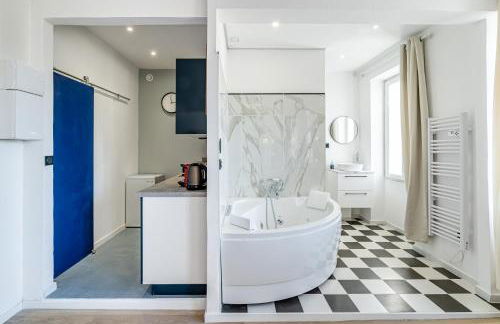 Aurora Lov'Room Proche de Saint Charles - Foto 12