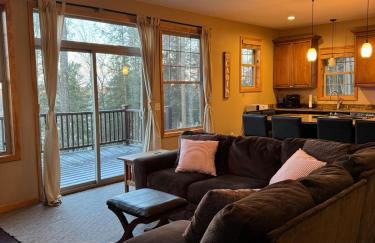 Woodlawn Lakeside Retreat - 2 BR Waterfront Cabin - Foto 7