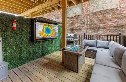 Steps away from Mass Ave Restaurants and Big Patio - Foto 1