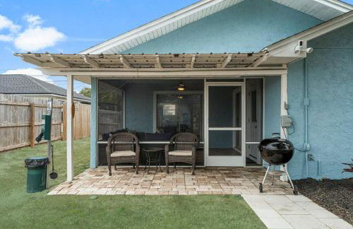 March Sale! Walk to Beach - Large Private Yard - Fire Pit - Dog Friendly - Foto 26