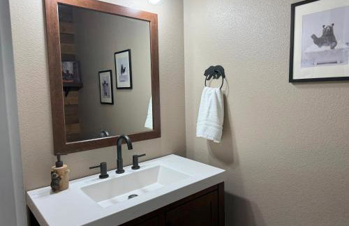 Spacious Family Retreat with Hot Tub & Home Theater - Foto 34