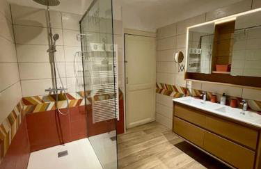 Maison "L'oeil du Prince" - Verdun Centre - Terrasse - Wifi - 7 couchages - 10 personnes - Garage Vélo et moto - Géré par PrestaZen'Services - Photo 2