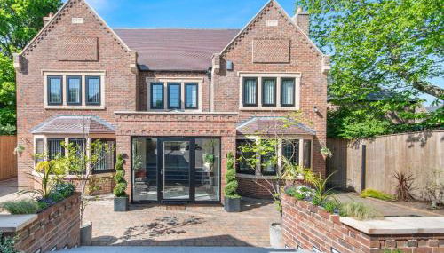 5 Bed Villa-Sleeps 10-Hot Tub-Bar & Pool table - Foto 2, Garden, Garden view