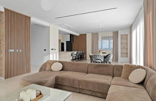 Villa Freedom - Five Bedroom House with Balcony - Foto 2