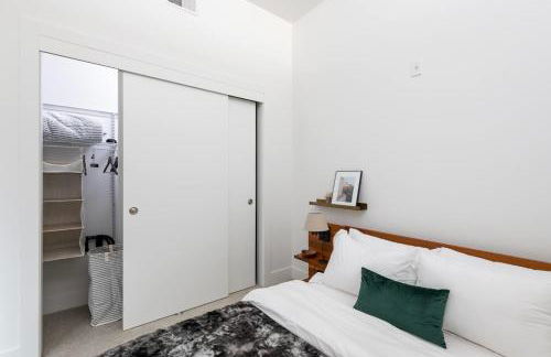 Modern 1BR Apt with Rooftop, Gym, and Parking - Foto 7