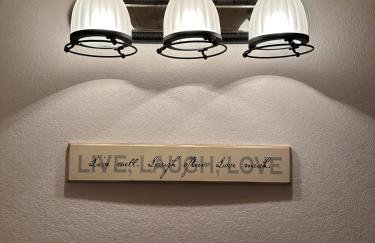 The Carriage House Walk to River Lake In Town - Foto 70