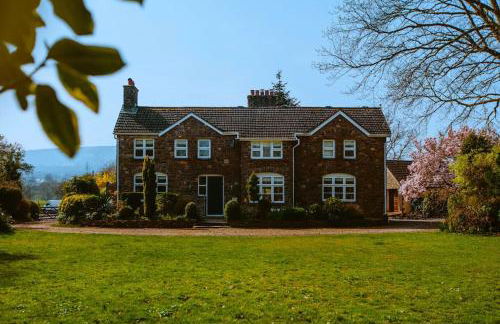 Beautiful 5 bedroom house with hot tub & fire pit - Foto 1