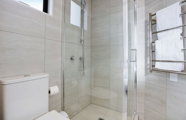 Urban Vogue Escape with Parking- Air-con - Photo 20