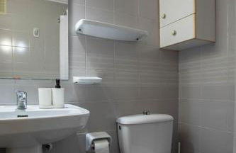 Apartamento segunda línea piscina frente al mar - Foto 29