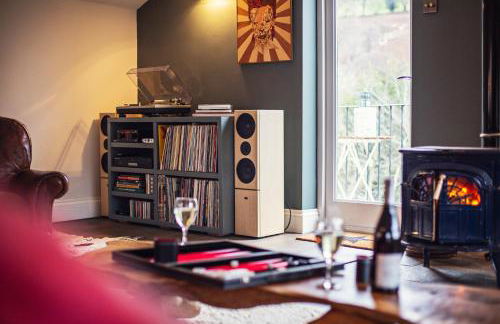 Black Mountains Stylish Hideaway, nr Crickhowell - Photo 3