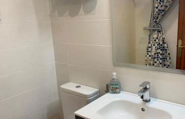 Cosy Apartment in L Escala, 7 mins walk to the closest beach, Riells - Foto 10